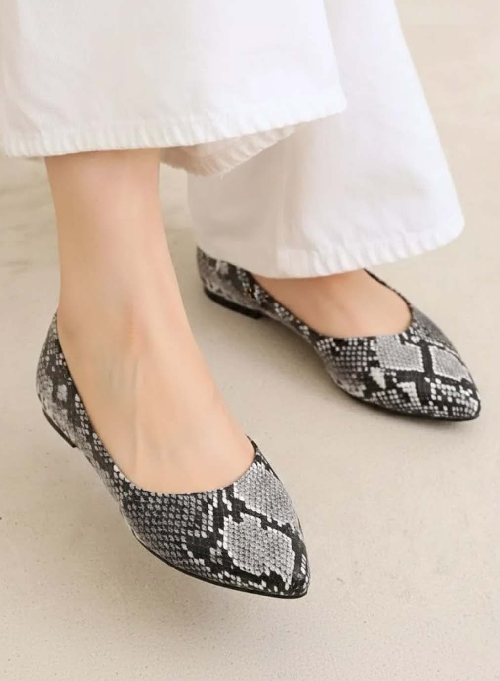 Dramatic Soft Ladies Pumps Shoes Snake Skin Print Black and Fawn-BLACK